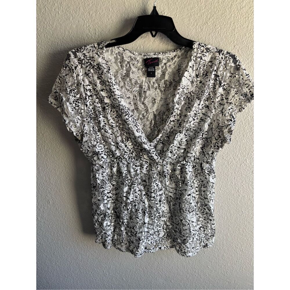 ❤️Torrid Lace Sheer Top